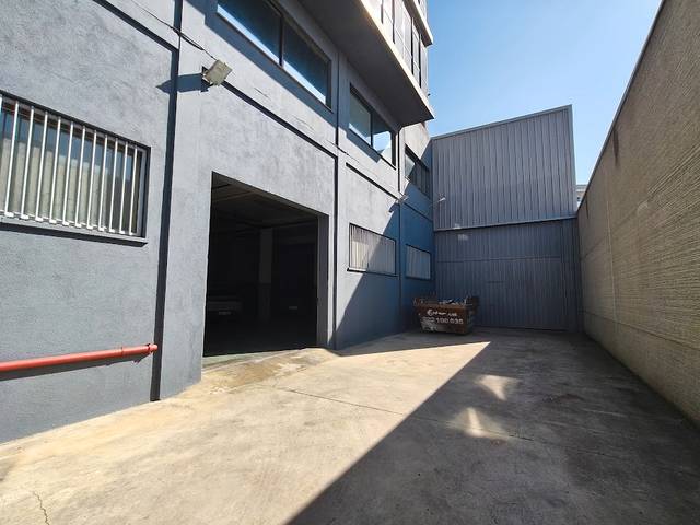 Nave industrial en Alquiler en Almeda - El Corte Inglés