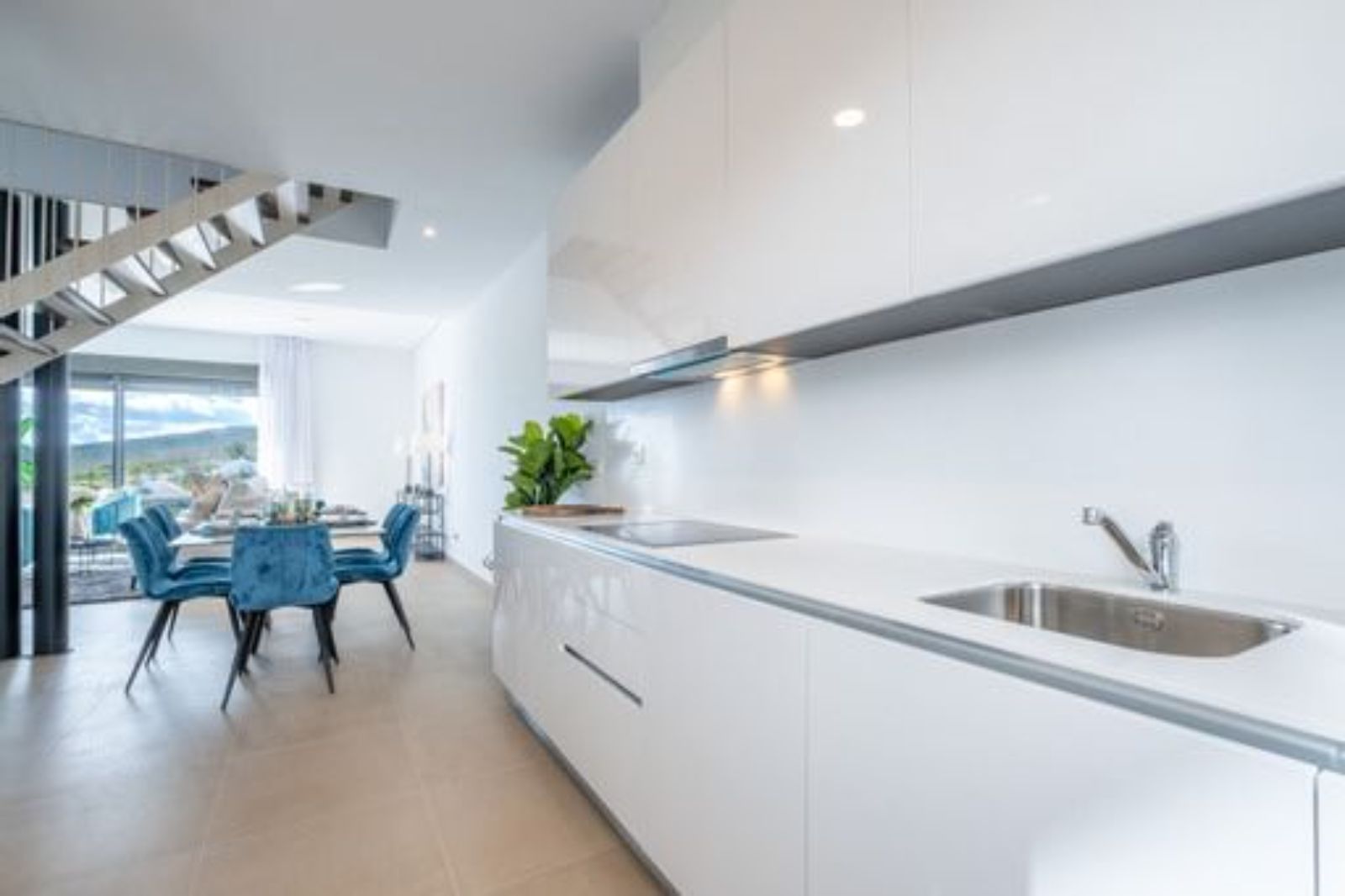 Cuina de Casa o xalet en venda en Marbella amb Aire condicionat, Calefacció i Terrassa