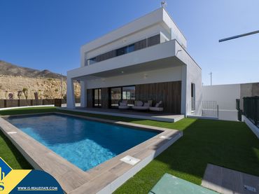 Chalet con piscina en venta en Balcón de Finestrat - Terra Marina
