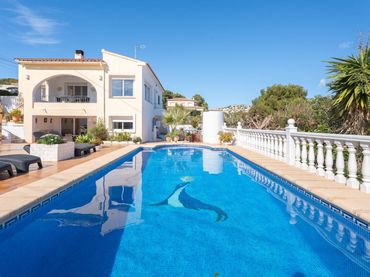 Villa con balcone in vendita a Cala Advocat - Baladrar