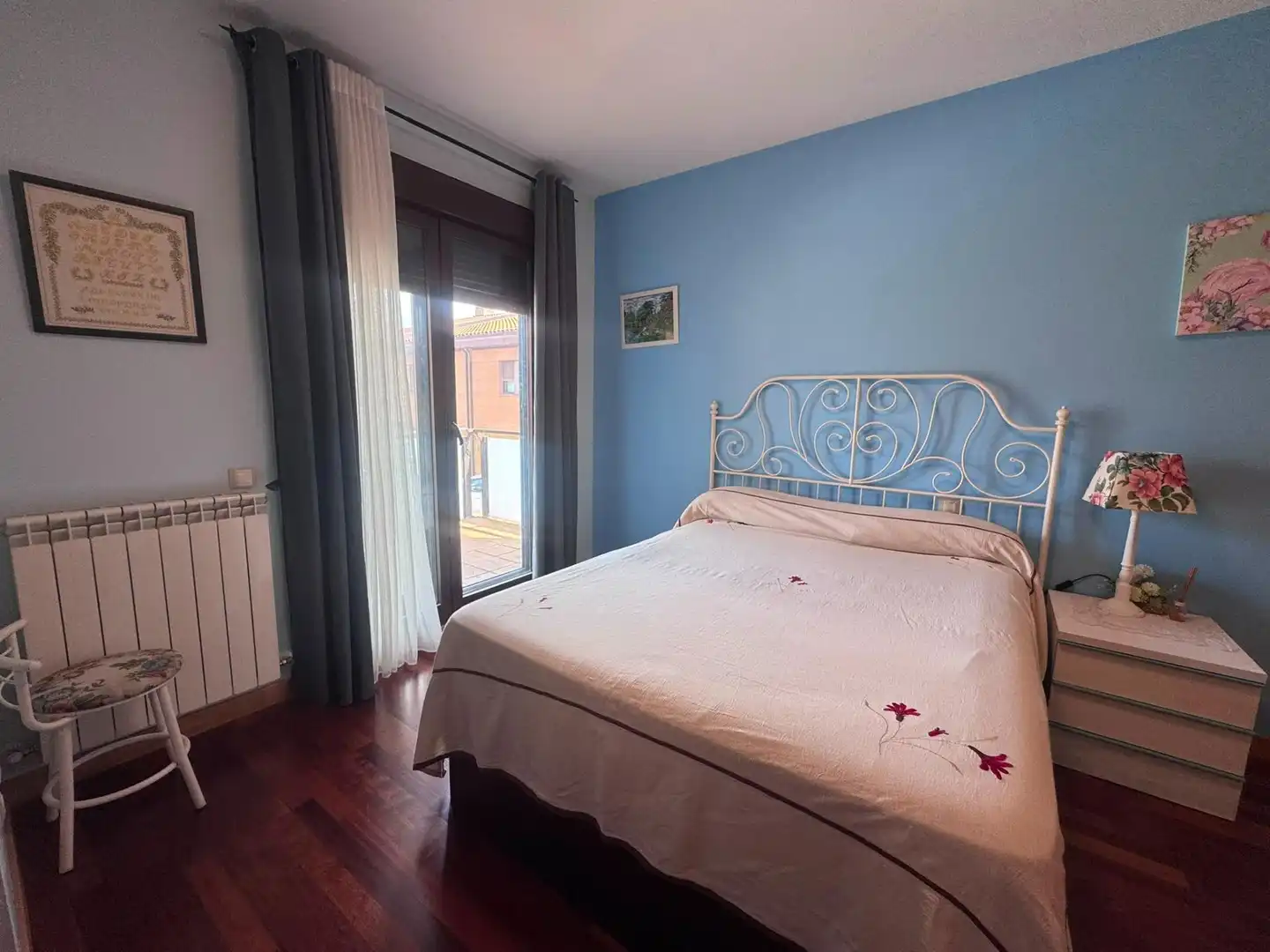 Habitación de Casa adosada en venta en Yebes con Calefacción, Balcón y Piscina comunitaria