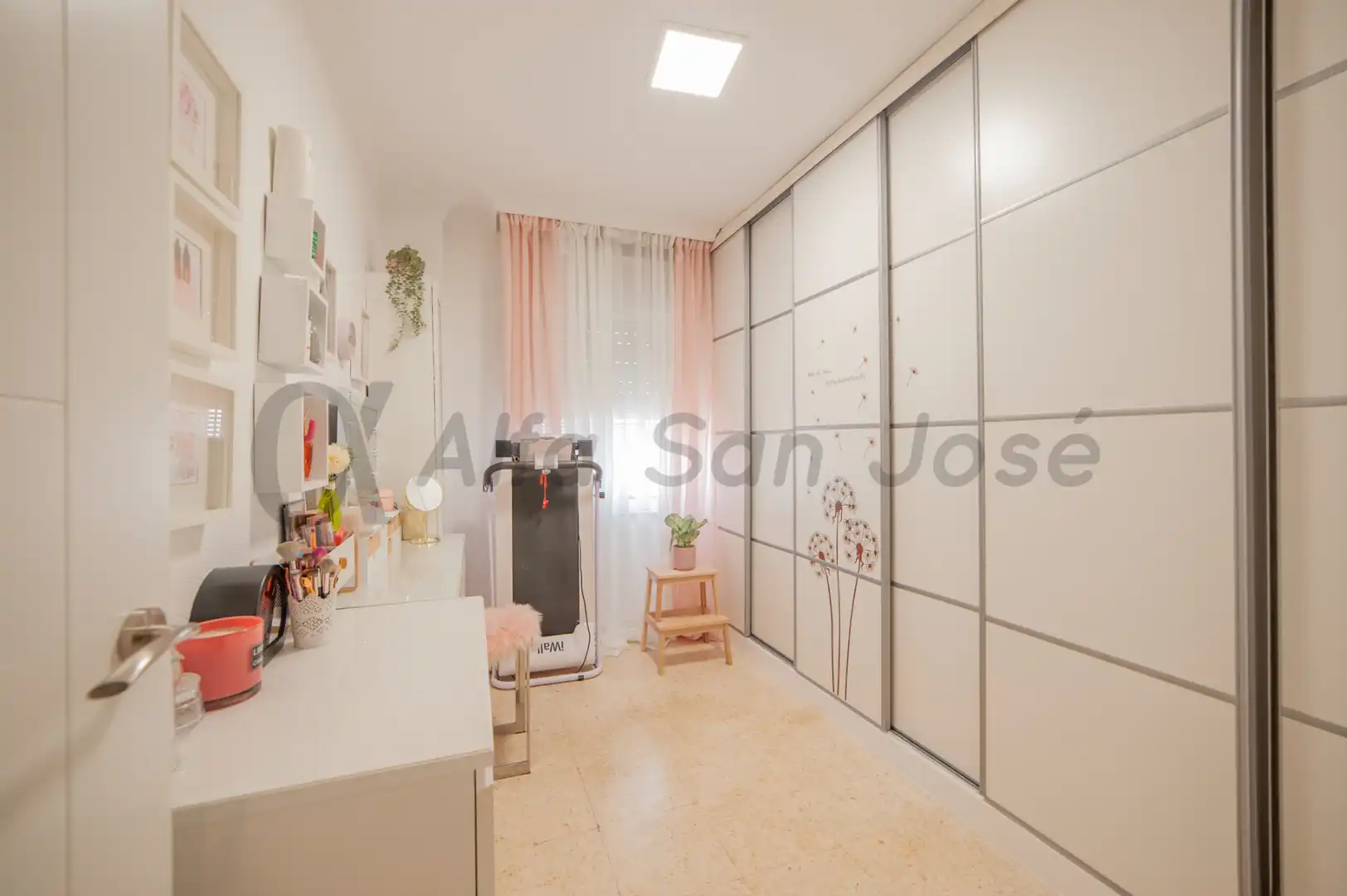 Habitación de Piso en venta en La Rinconada con Aire acondicionado