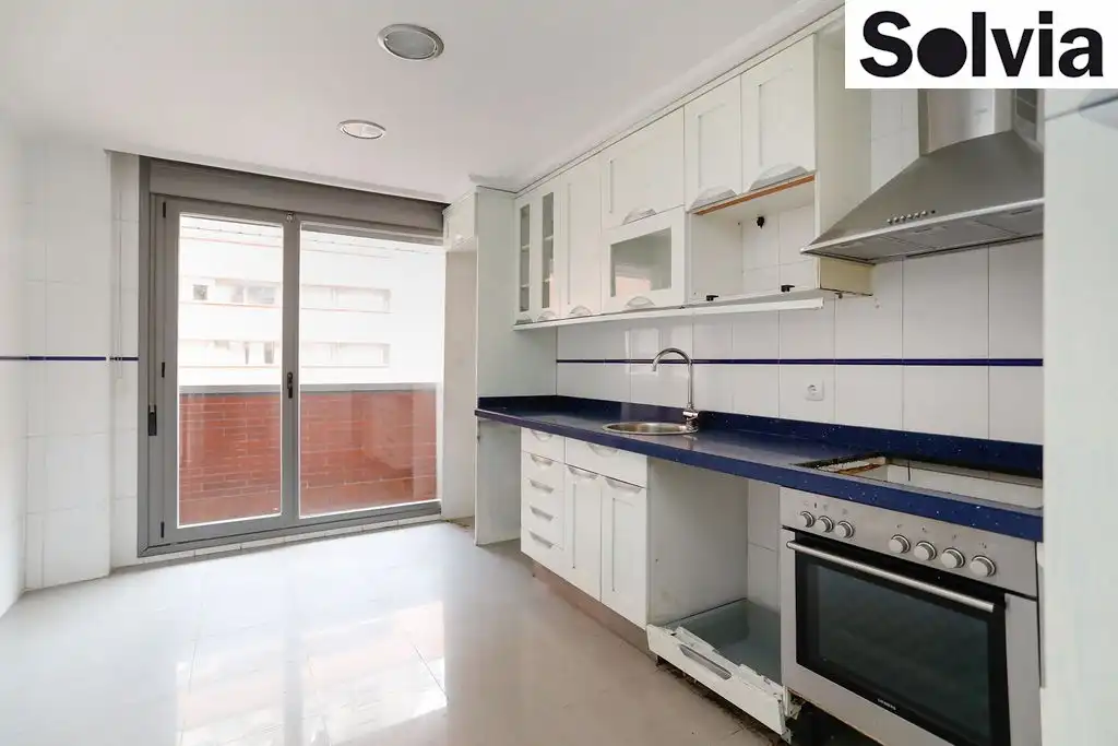 Piso con ascensor en venta en Espinosa Orive Doktorearen Kalea 9, imagen 7