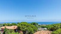 Vista exterior de Casa o xalet en venda en Premià de Dalt amb Aire condicionat, Terrassa i Piscina