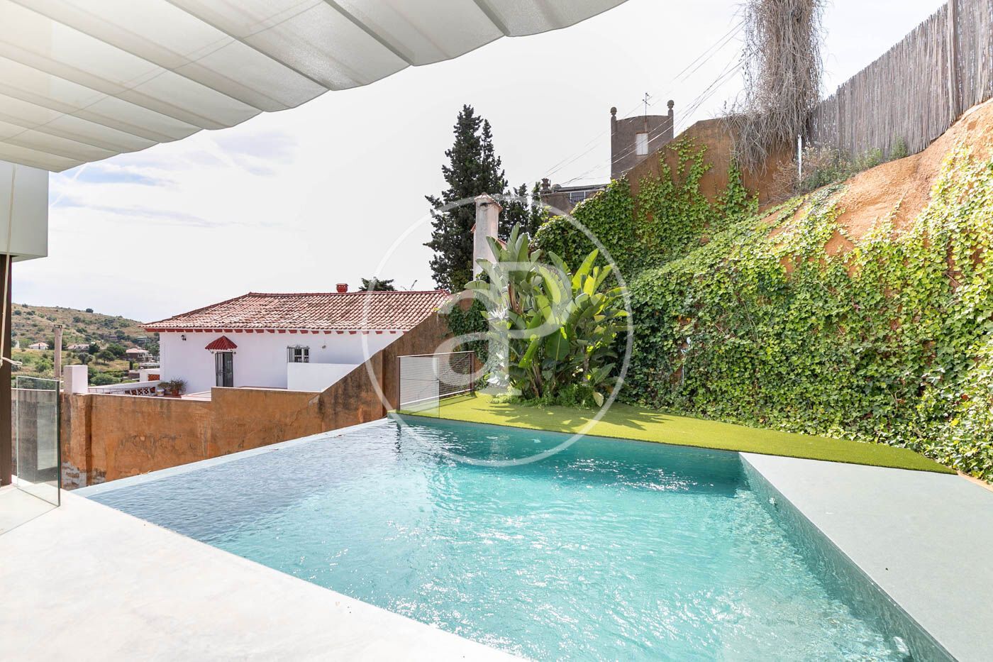 Swimming pool of Flat for rent in  Barcelona Capital  with Air Conditioner, Heating and Private garden