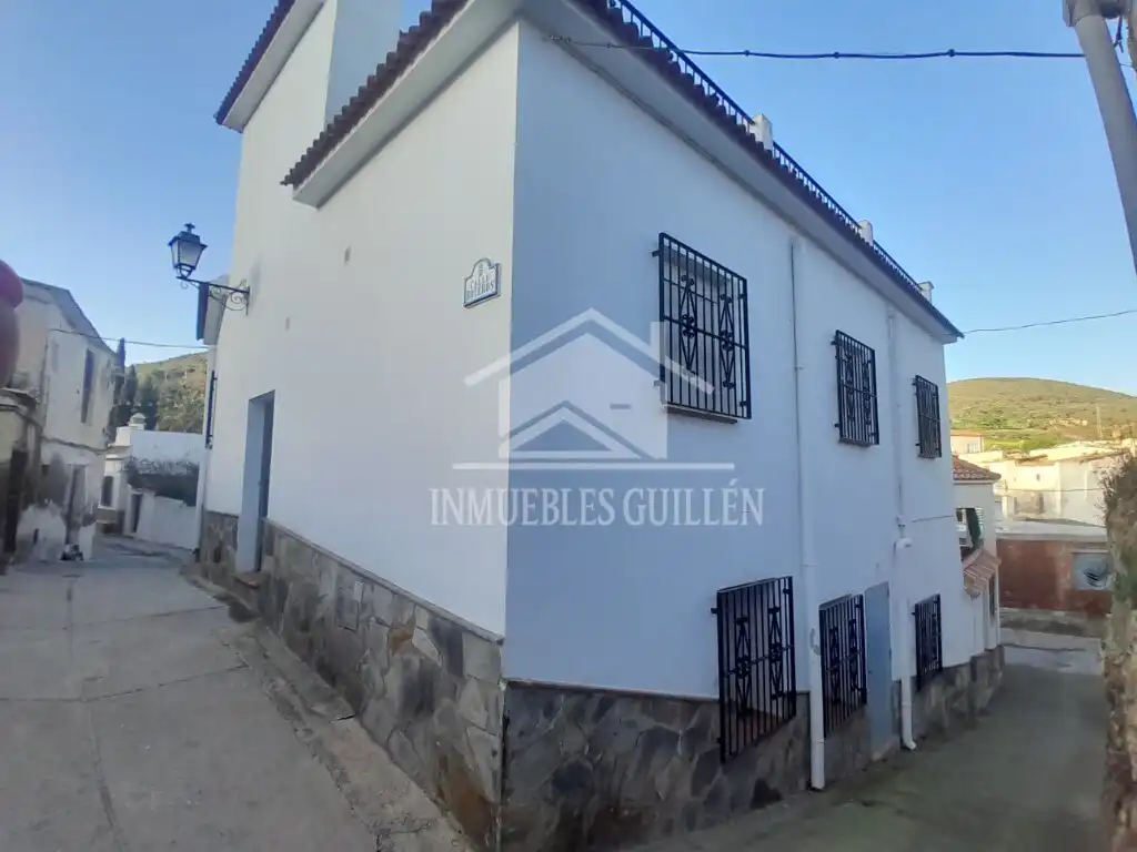 Vista exterior de Casa o chalet en venta en Turón con Terraza, Trastero y Amueblado