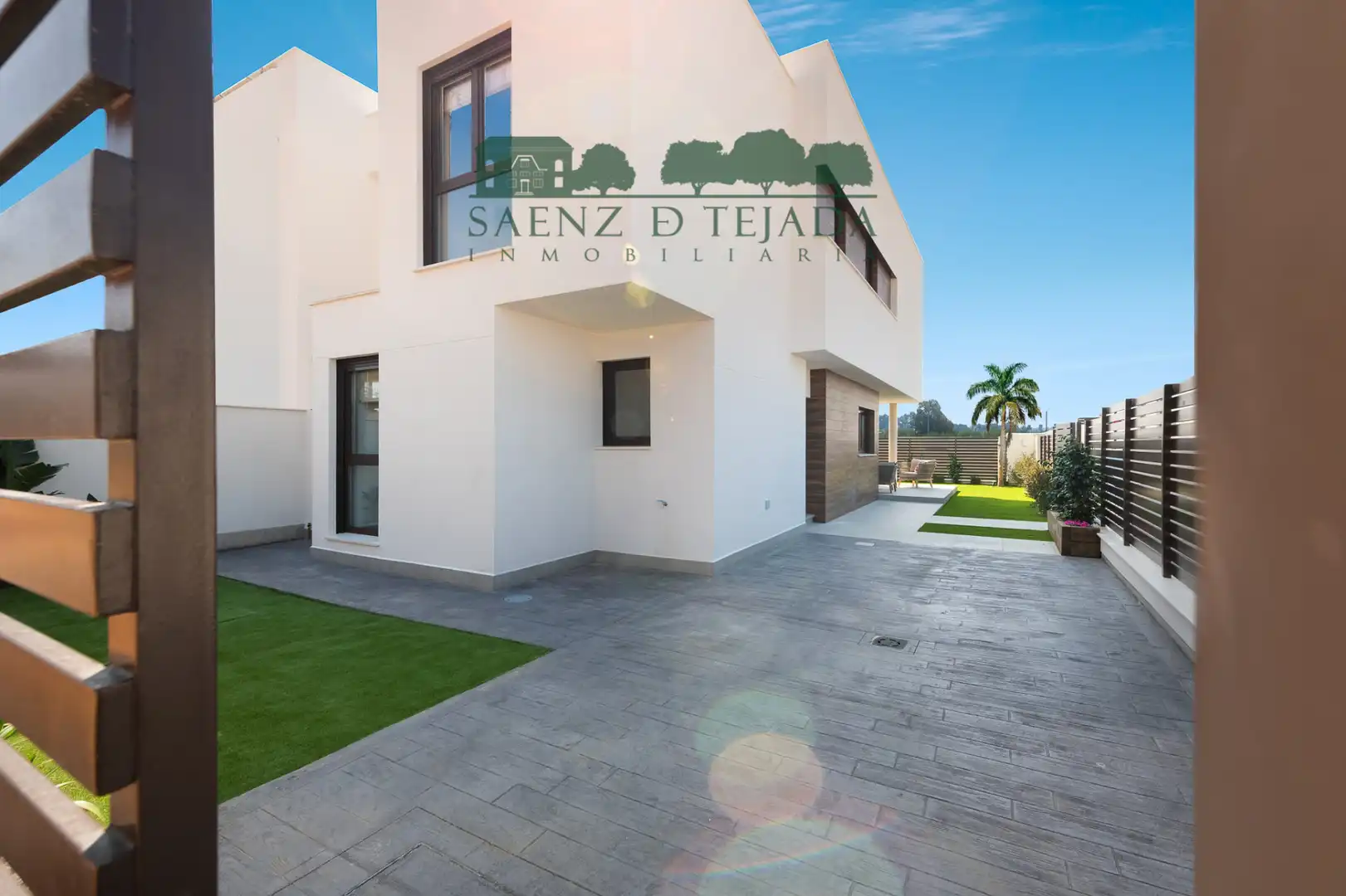 Vista exterior de Casa o chalet de alquiler en Dos Hermanas con Aire acondicionado, Calefacción y Jardín privado