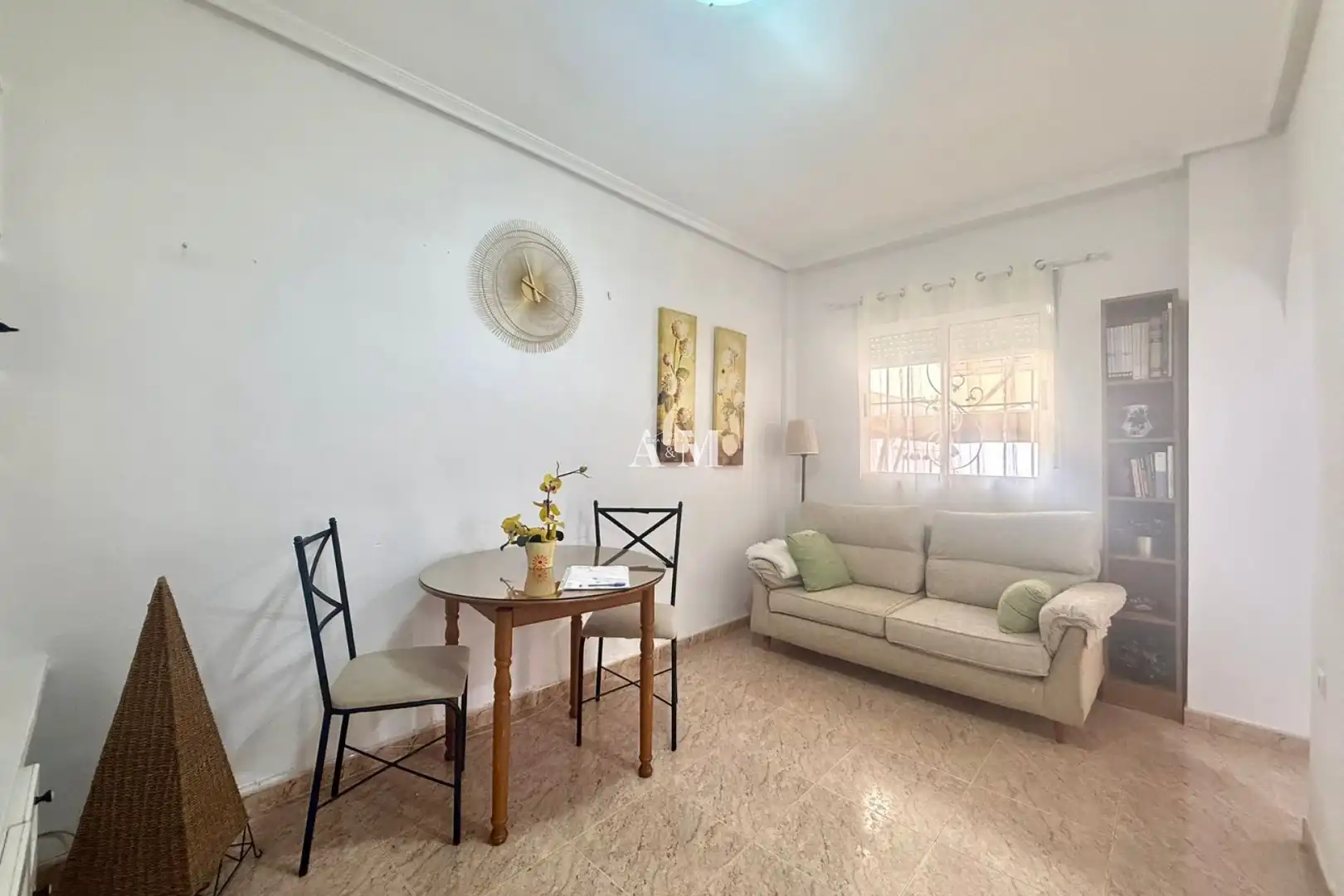 Sala d'estar de Apartament de lloguer en Torrevieja amb Aire condicionat, Calefacció i Moblat
