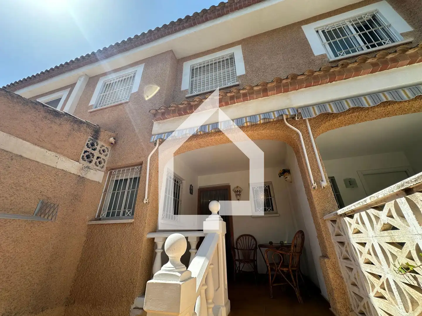Außenansicht von Einfamilien-Reihenhaus zur Miete in San Vicente del Raspeig / Sant Vicent del Raspeig mit Klimaanlage, Terrasse und Möbliert