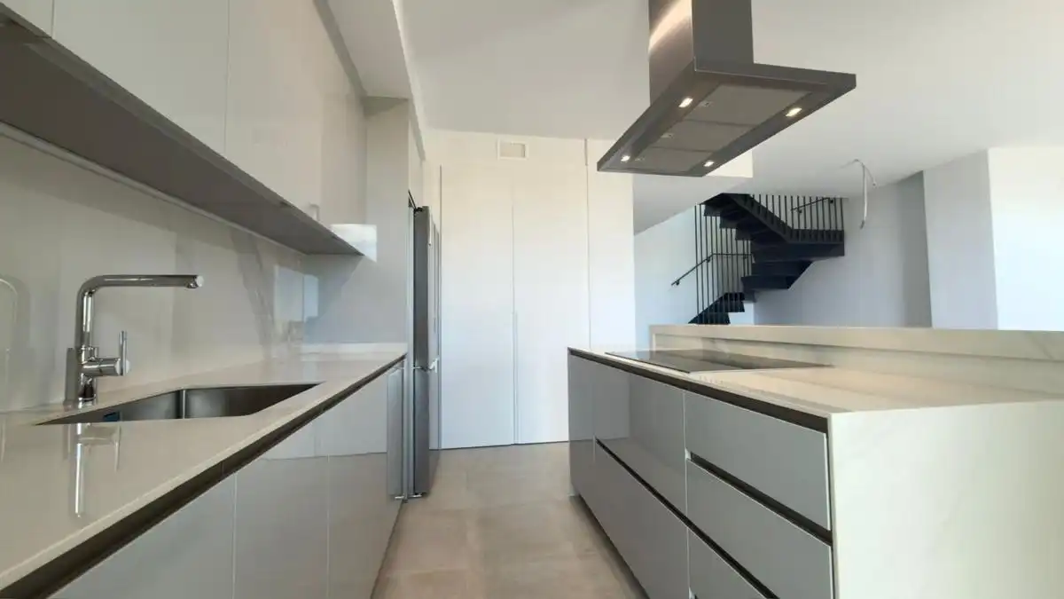 Cuina de Dúplex en venda en Villajoyosa / La Vila Joiosa amb Aire condicionat i Jardí privat