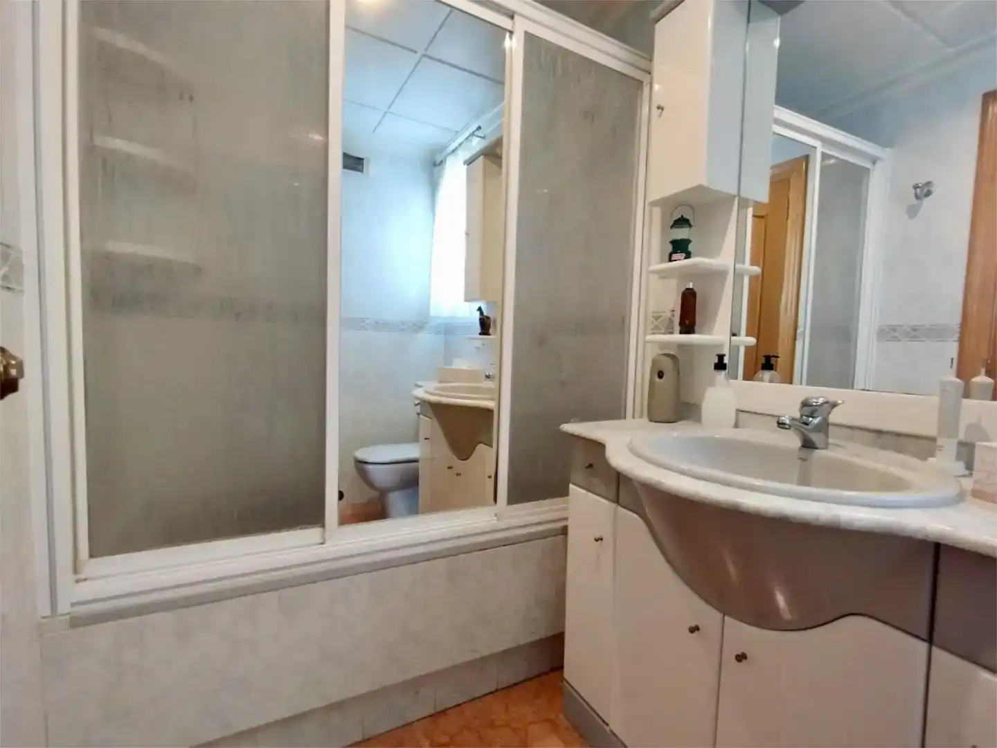 Bathroom of Flat for share in Elda  with Air Conditioner, Furnished and Balcony