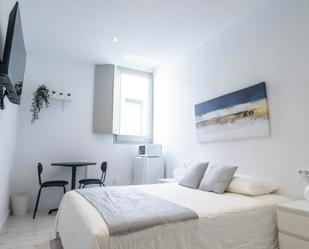 Bedroom of Flat to share in Sant Feliu de Llobregat  with Furnished, Washing machine and TV