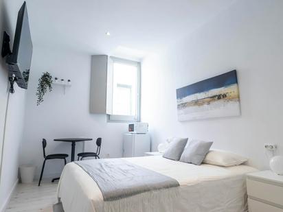 Bedroom of Flat to share in Sant Feliu de Llobregat  with Furnished, Washing machine and TV