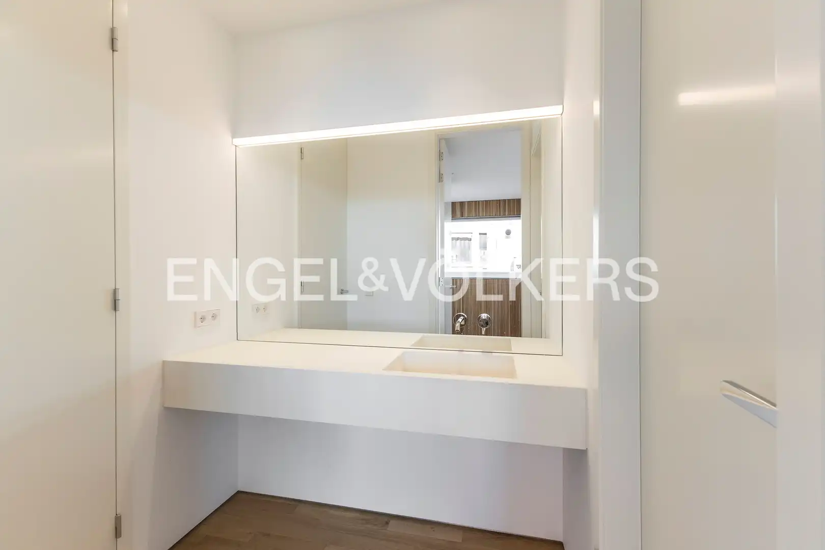 Baño de Piso en venta en Madrid con Aire acondicionado, Calefacción y Jardín privado