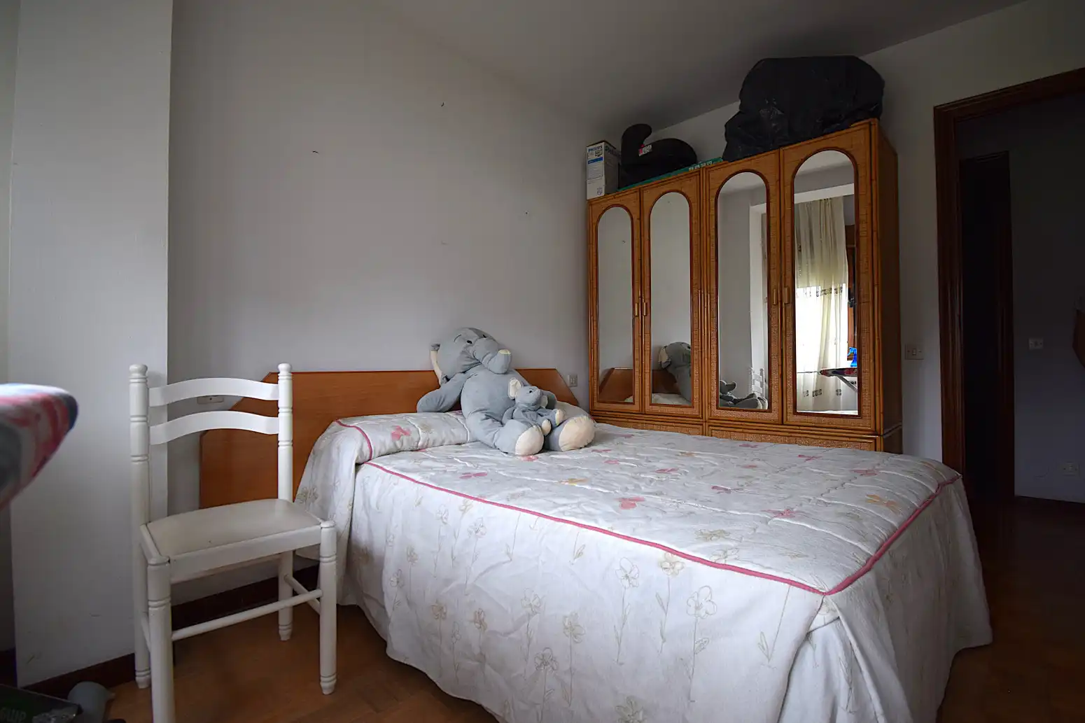Dormitori de Pis en venda en Oviedo  amb Calefacció, Jardí privat i Parquet