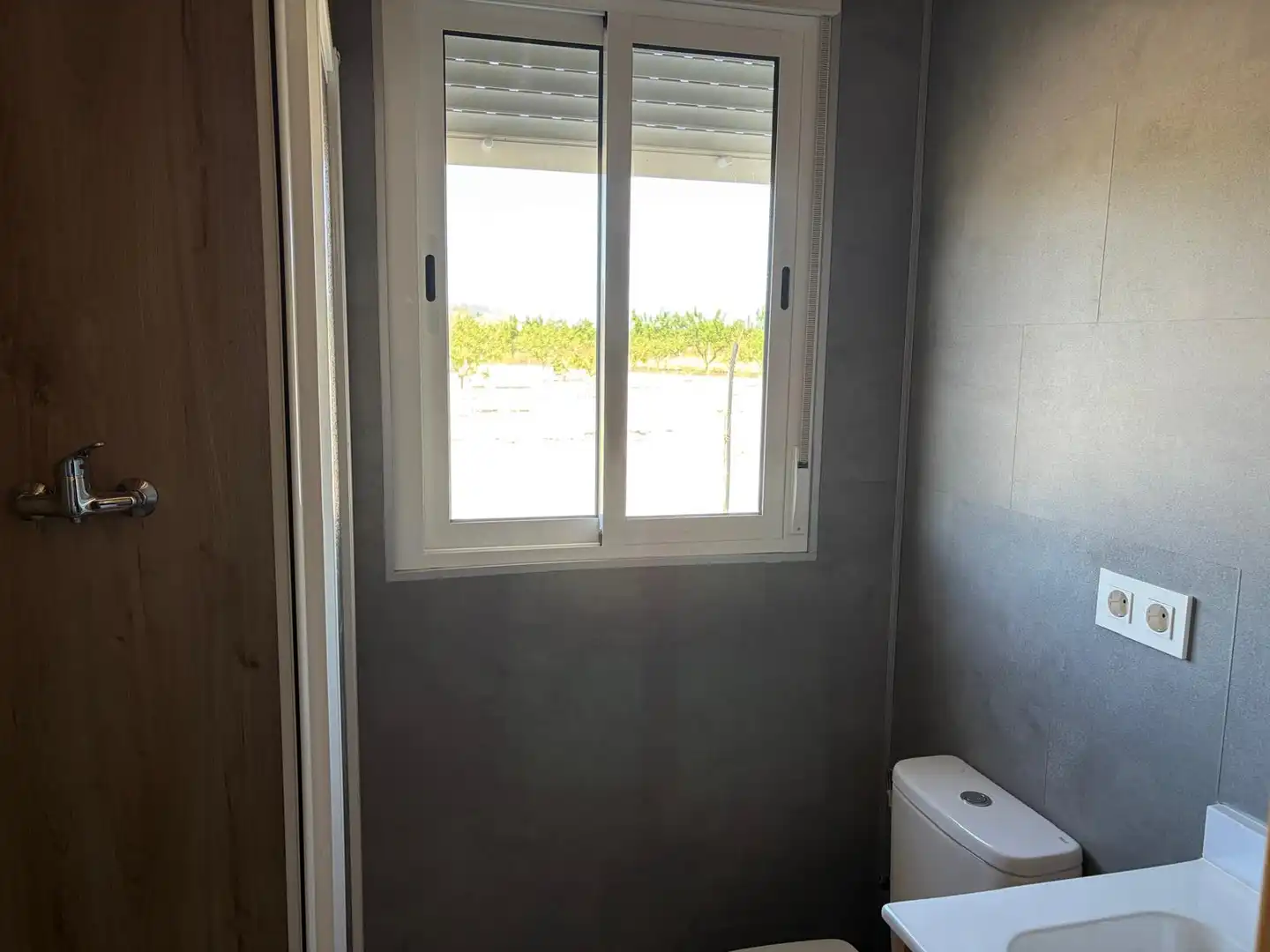 Baño de Finca rústica de alquiler en Villena con Jardín privado, Trastero y Amueblado