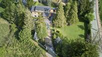 Vista exterior de Casa o xalet en venda en Bellver de Cerdanya amb Calefacció, Jardí privat i Parquet