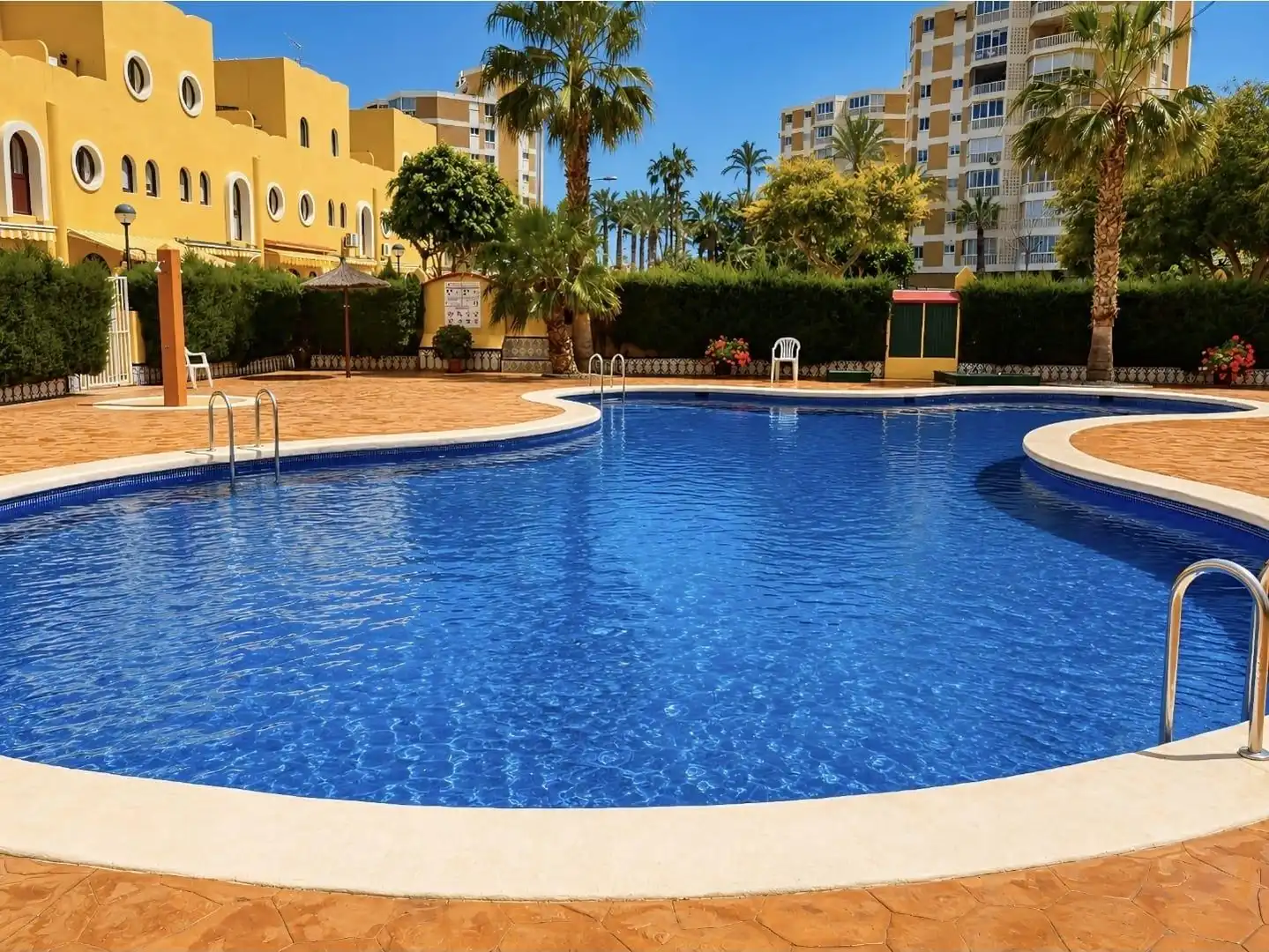 Piscina de Casa adosada en venda en El Campello amb Aire condicionat, Calefacció i Terrassa