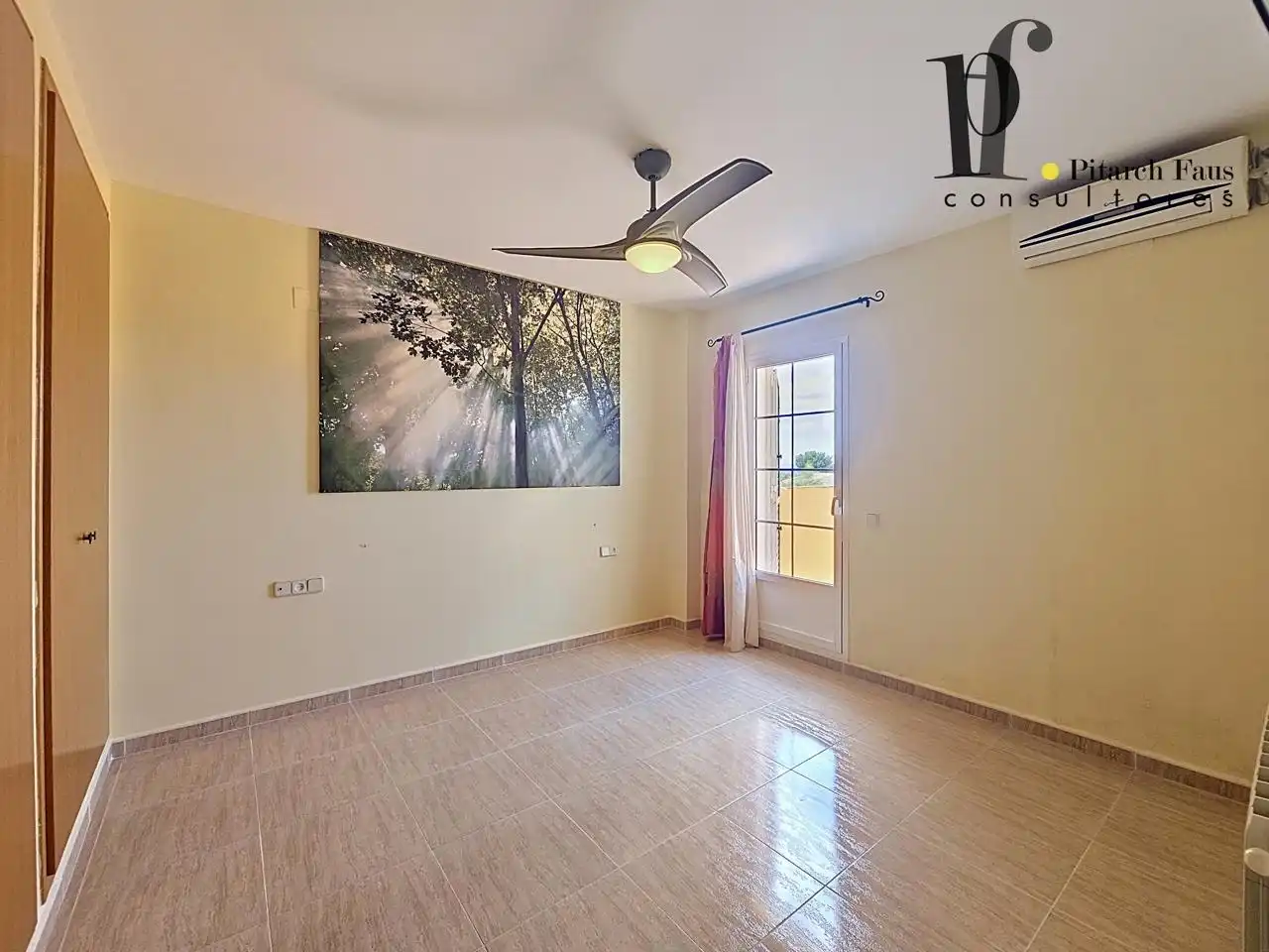 Sala de estar de Casa o chalet en venta en La Pobla de Vallbona con Aire acondicionado, Calefacción y Jardín privado