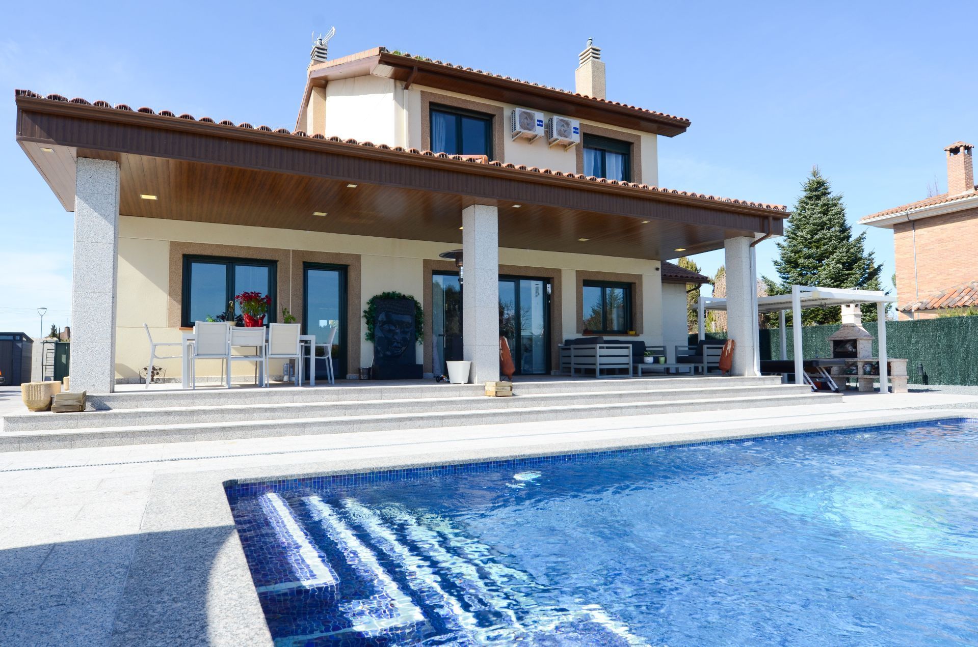 Swimming pool of House or chalet for sale in Brunete  with Air Conditioner, Heating and Private garden