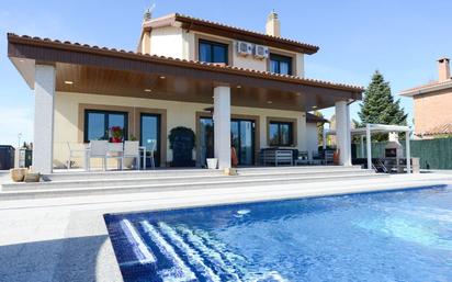 Piscina de Casa o xalet en venda en Brunete amb Aire condicionat, Calefacció i Jardí privat