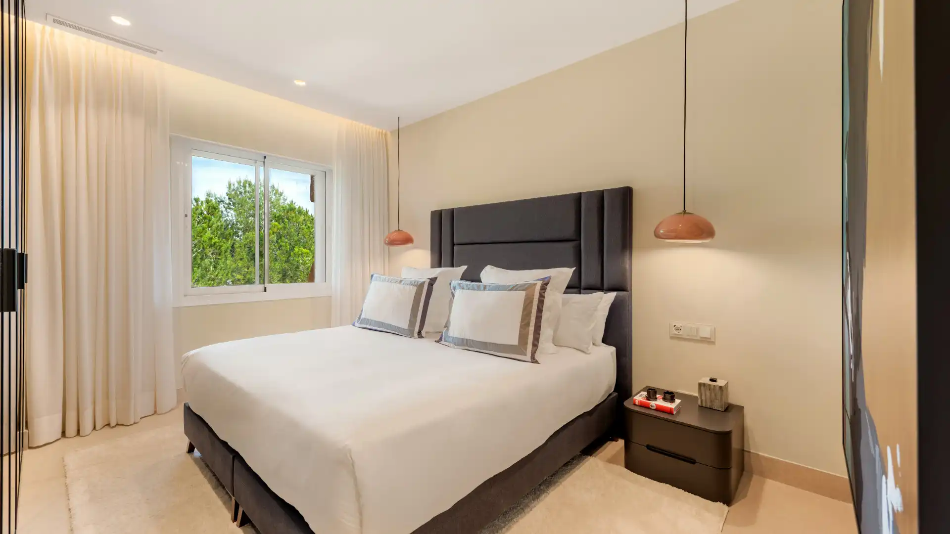Habitación de Apartamento en venta en Estepona con Aire acondicionado, Terraza y Piscina