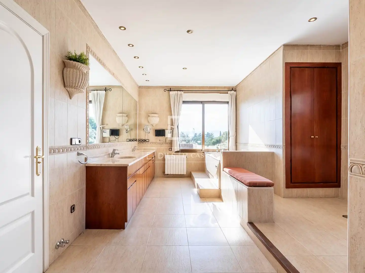 Bathroom of Houses for sale in Galapagar  with Air Conditioner, Private garden and Storage room