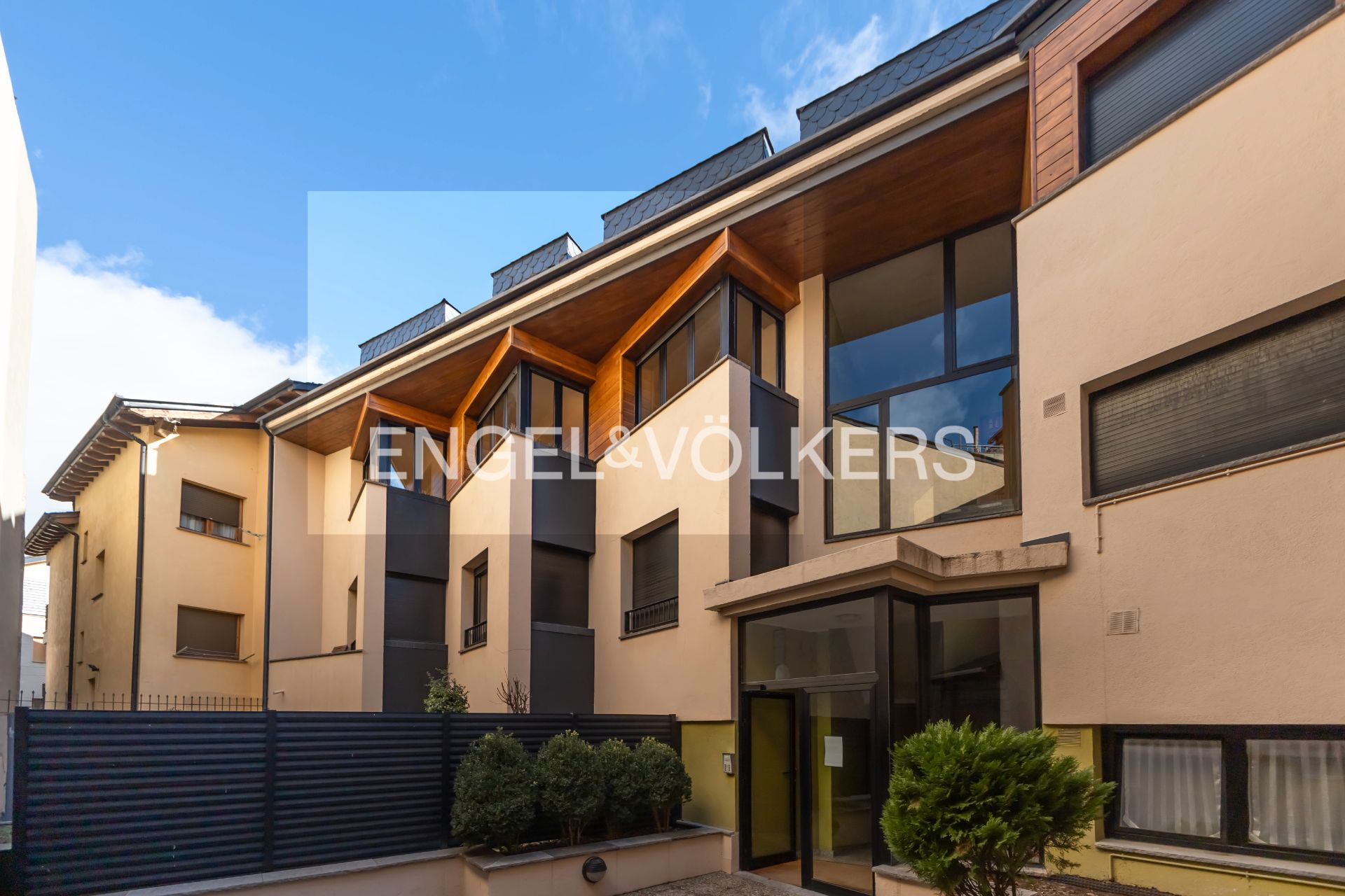 Vista exterior de Dúplex en venda en Puigcerdà amb Calefacció, Parquet i Traster