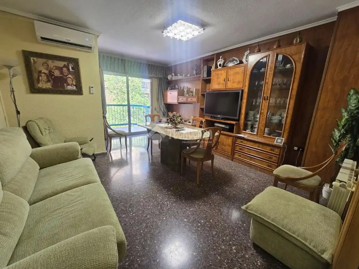 Living room of Flat for sale in Valencia  with Air Conditioner, Heating and Balcony