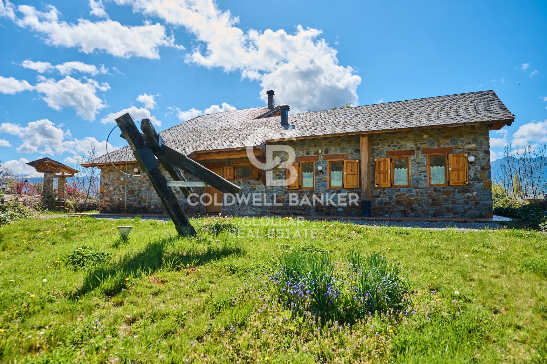Vista exterior de Casa o xalet en venda en Isòvol amb Calefacció, Jardí privat i Parquet