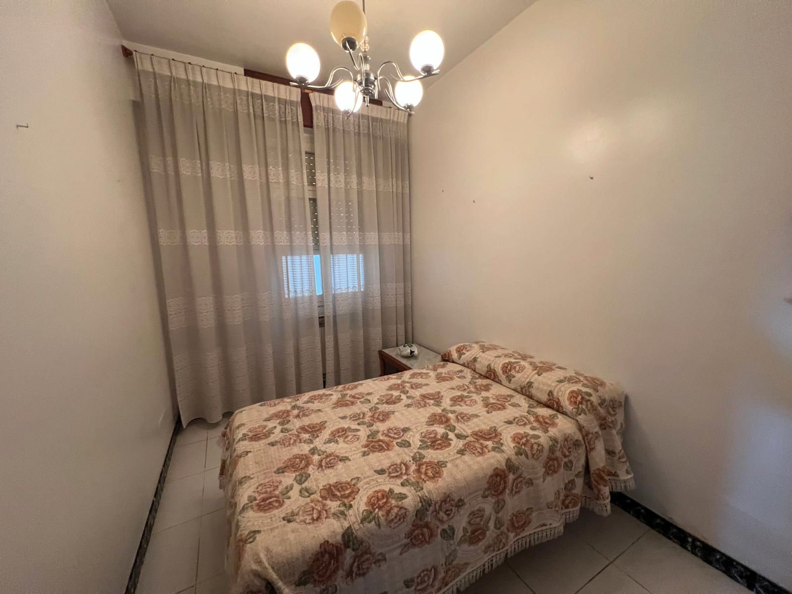 Habitación de Casa adosada en venta en Narón con Calefacción y Amueblado