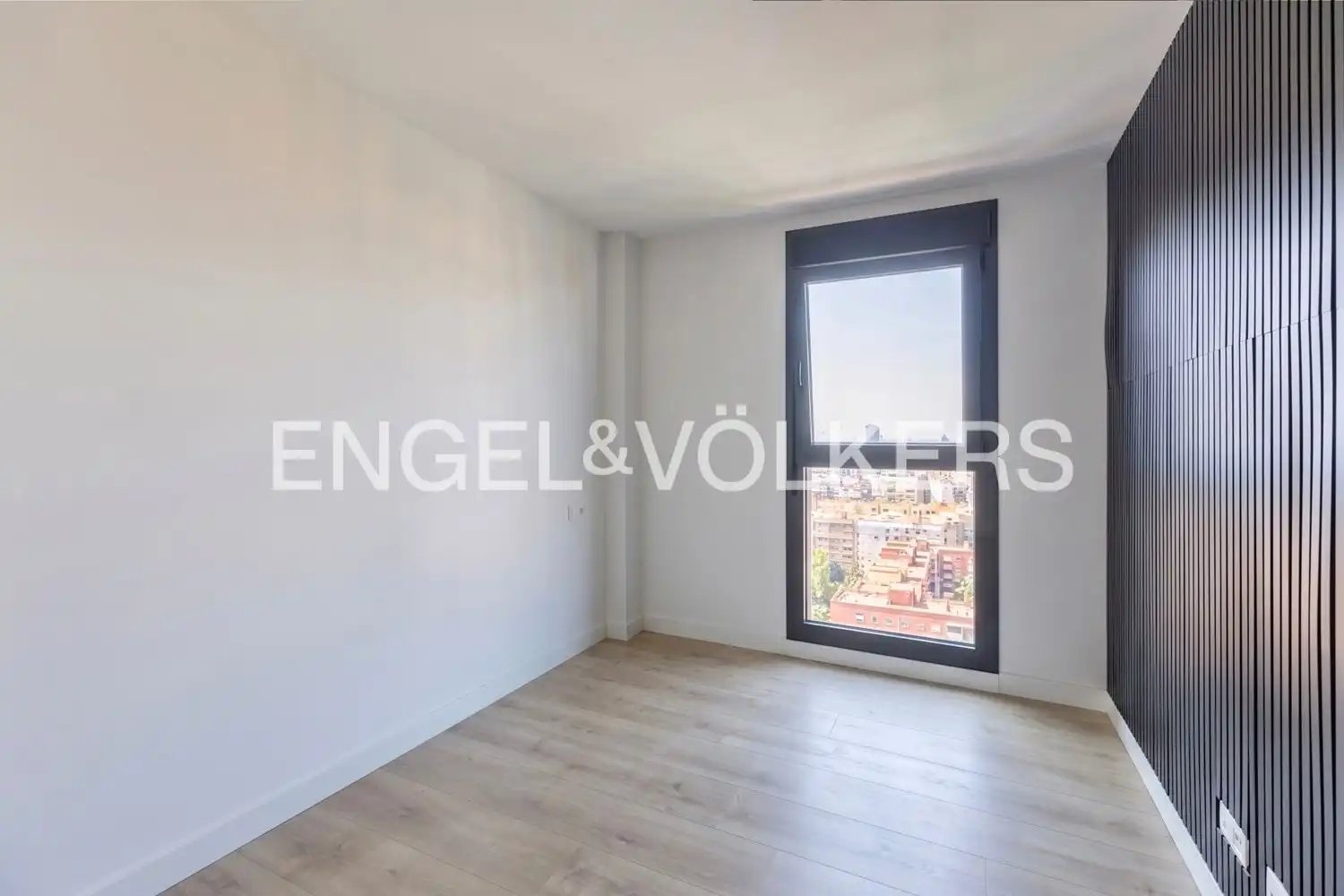 Bedroom of Flat for rent in Valencia  with Air Conditioner, Heating and Terrace
