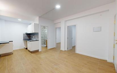 Bedroom of Flat for sale in  Madrid Capital