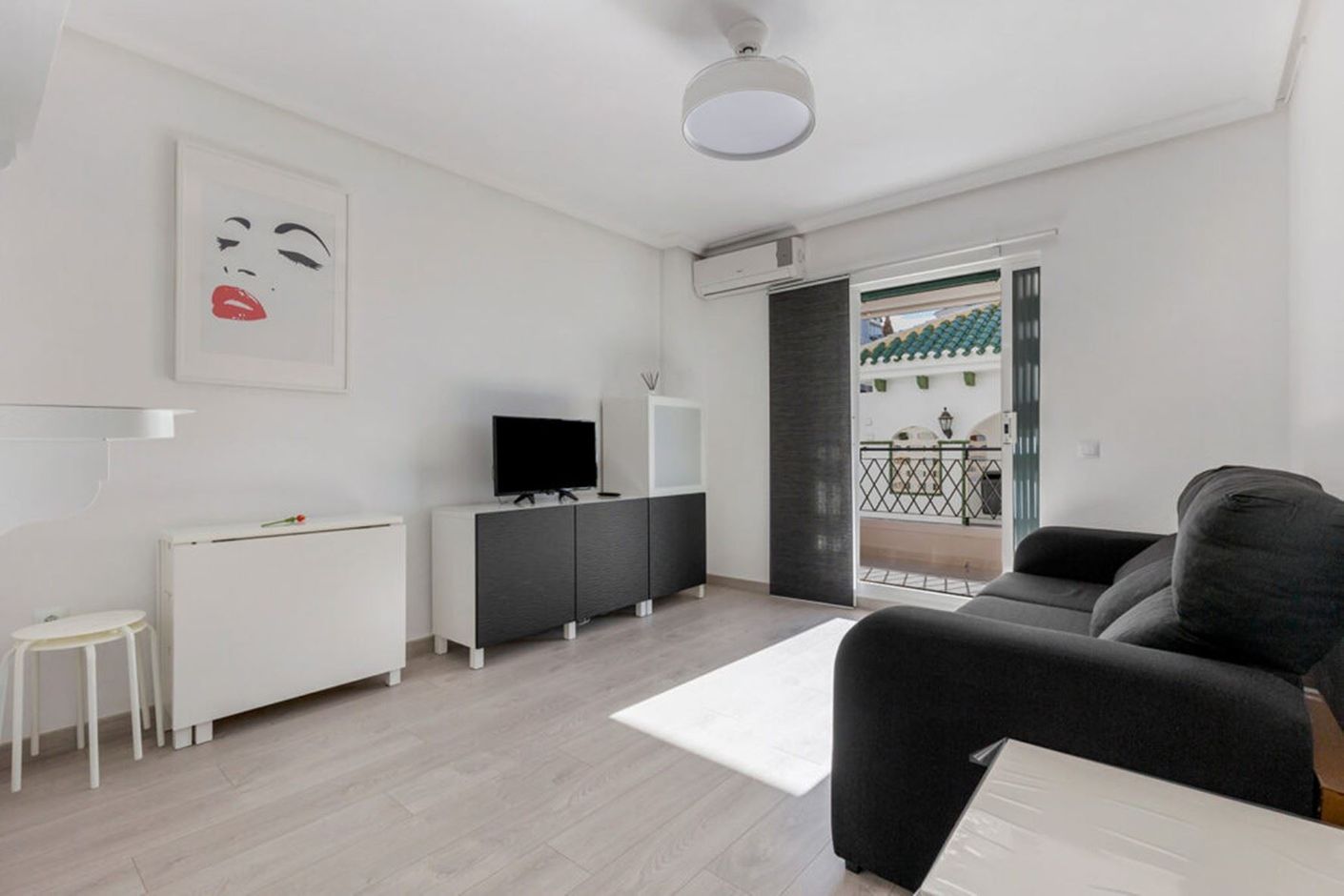 Sala d'estar de Planta baixa en venda en Torrevieja amb Aire condicionat, Terrassa i Piscina