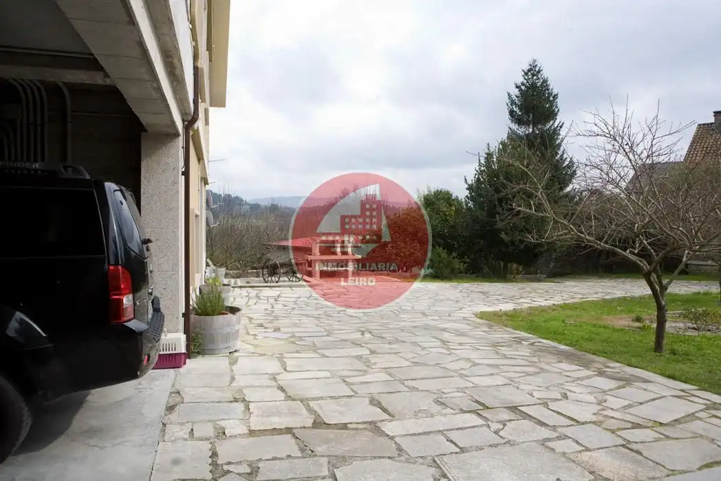 Jardí de Casa o xalet en venda en Pontevedra Capital  amb Jardí privat, Terrassa i Moblat