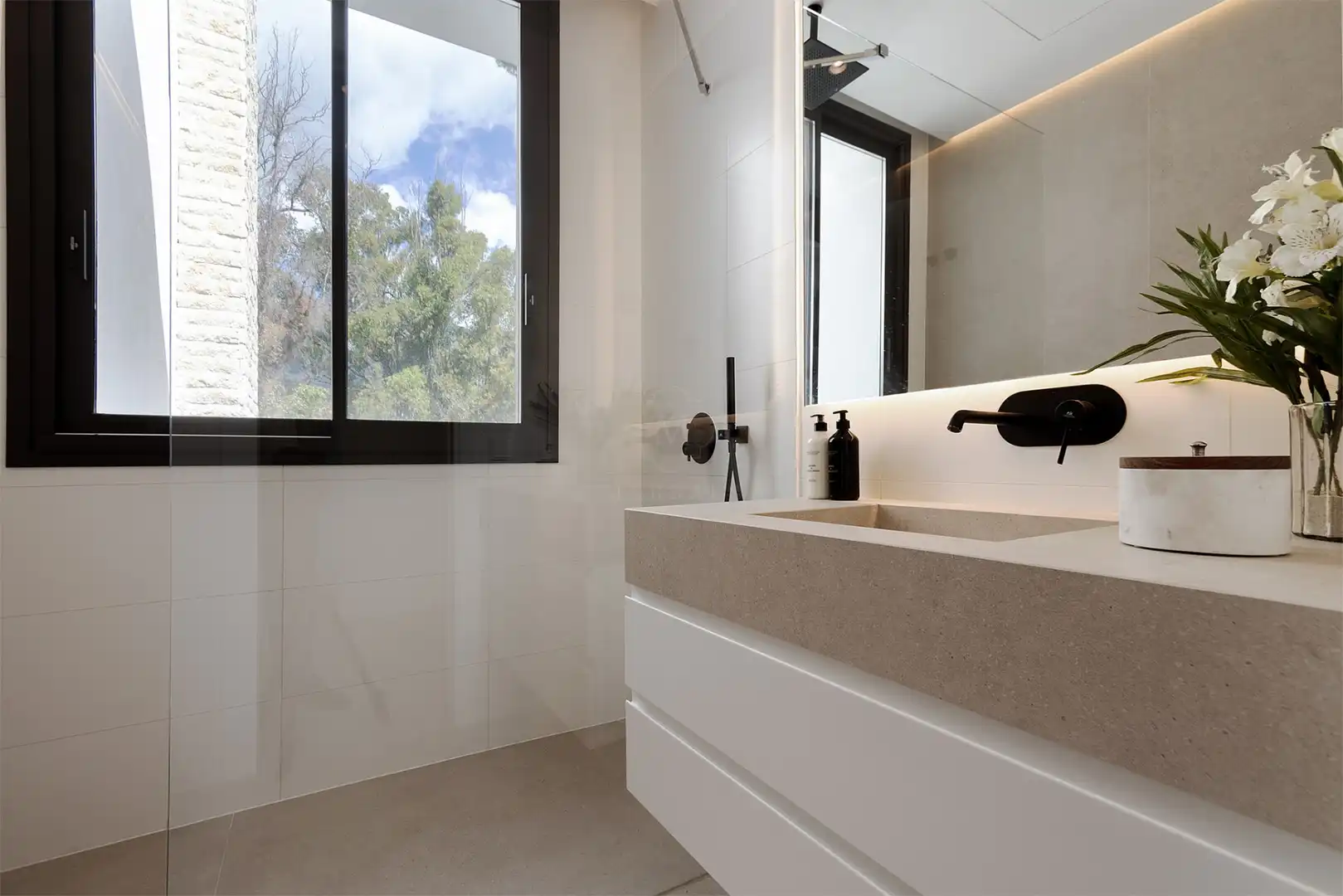 Bathroom of Houses for sale in Marbella  with Air Conditioner, Private garden and Terrace