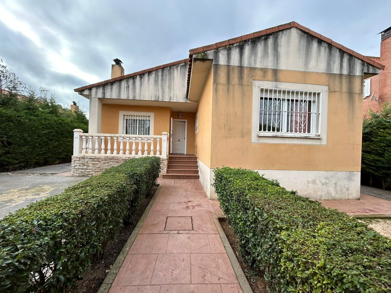 Vista exterior de Casa o chalet en venta en Pioz con Calefacción, Jardín privado y Alarma