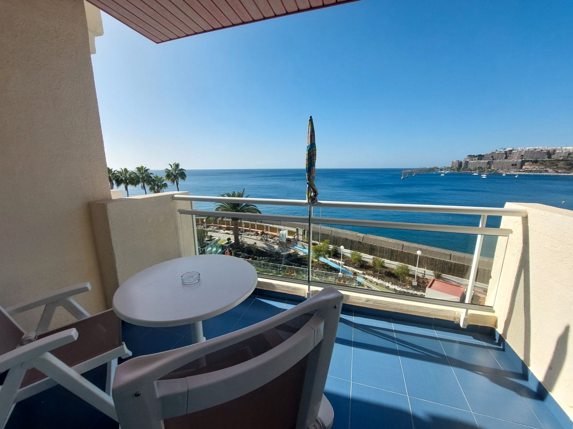 Terraza de Apartamento de alquiler en Mogán con Amueblado, Lavadora y Microondas