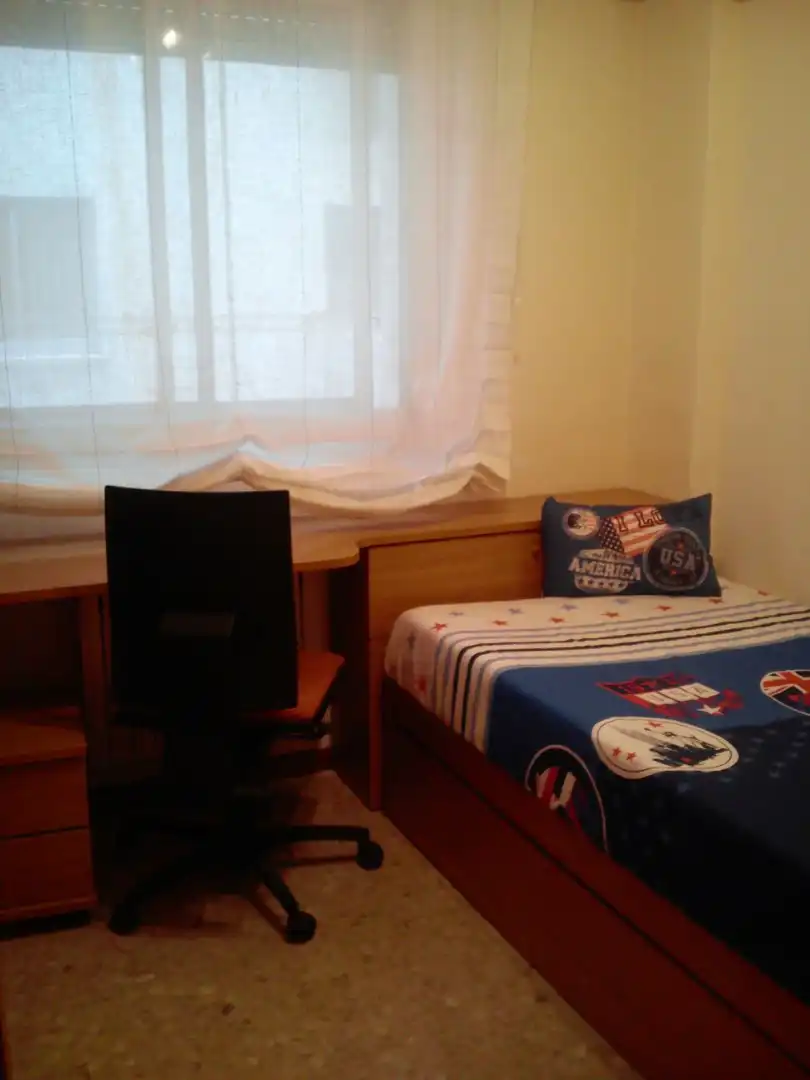 Bedroom of Flat for rent in Zaragoza  with Heating, Parquet flooring and Furnished