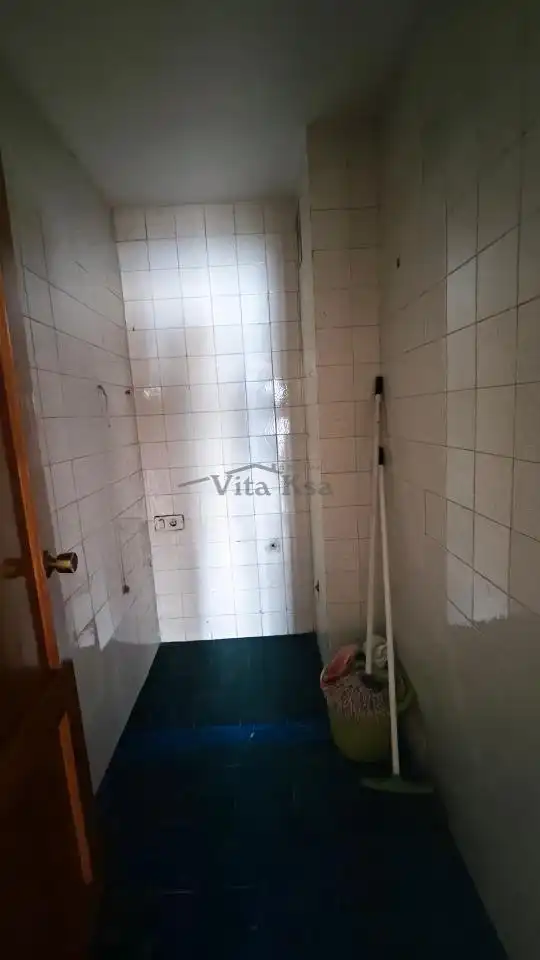 Bany de Pis en venda en Ourense Capital  amb Calefacció, Parquet i Traster