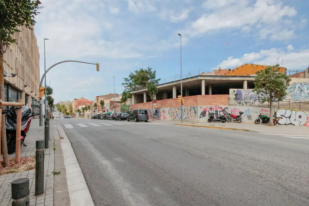 Exterior view of Buildings for sale in Sabadell