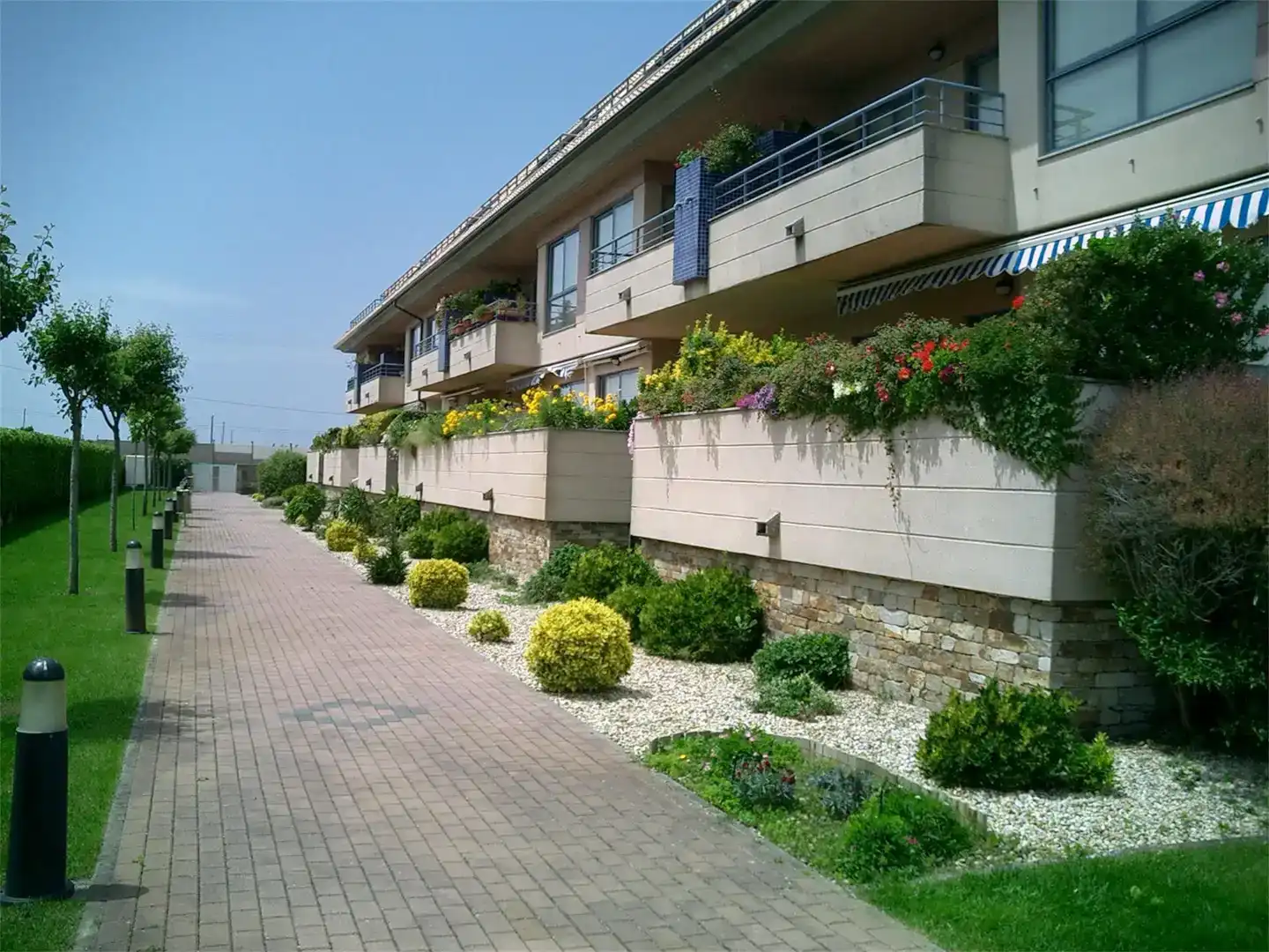 Vista exterior de Apartament en venda en Sanxenxo amb Jardí privat, Traster i Piscina