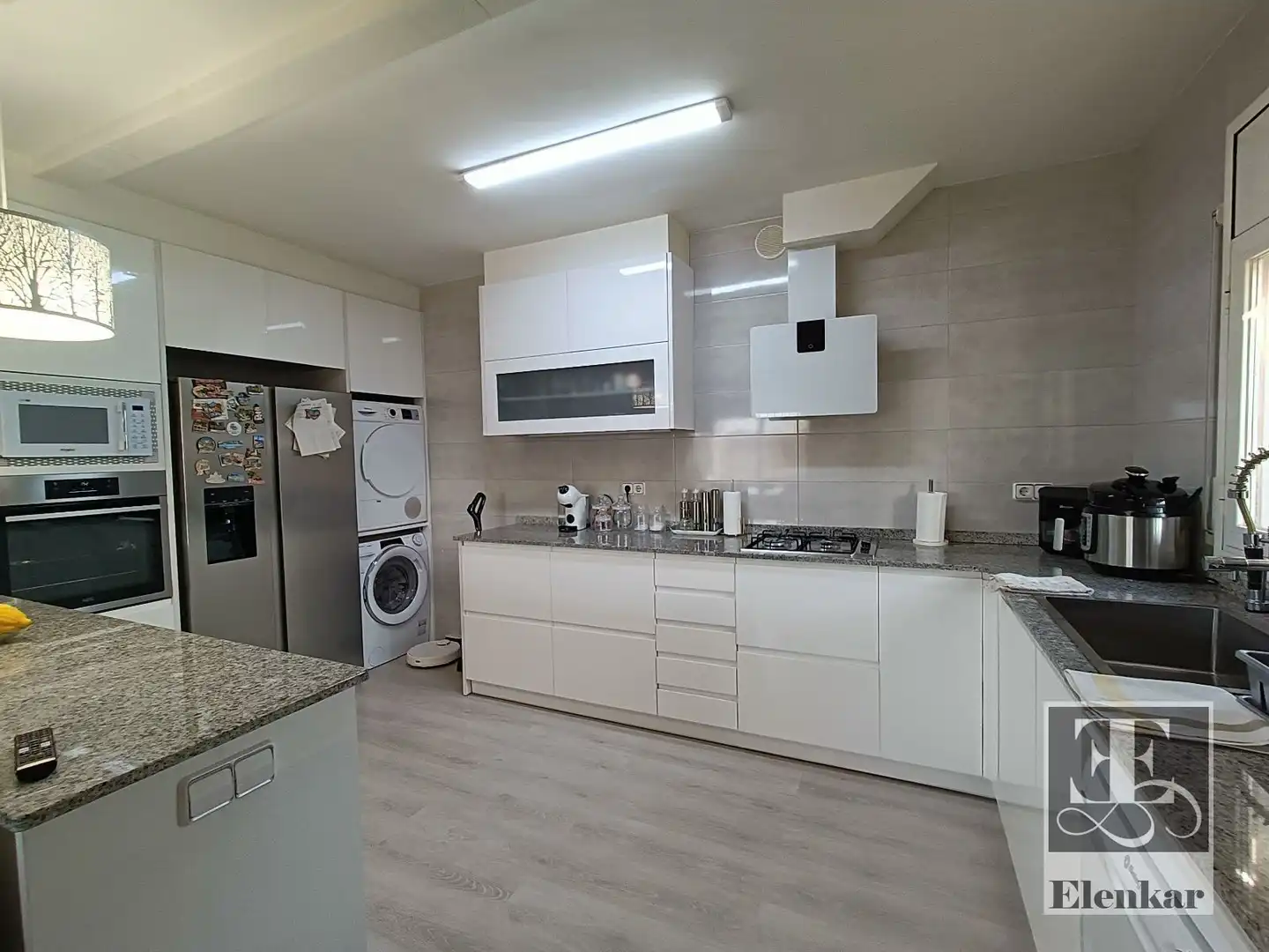 Cuina de Casa o xalet en venda en Vilanova i la Geltrú amb Aire condicionat, Calefacció i Jardí privat