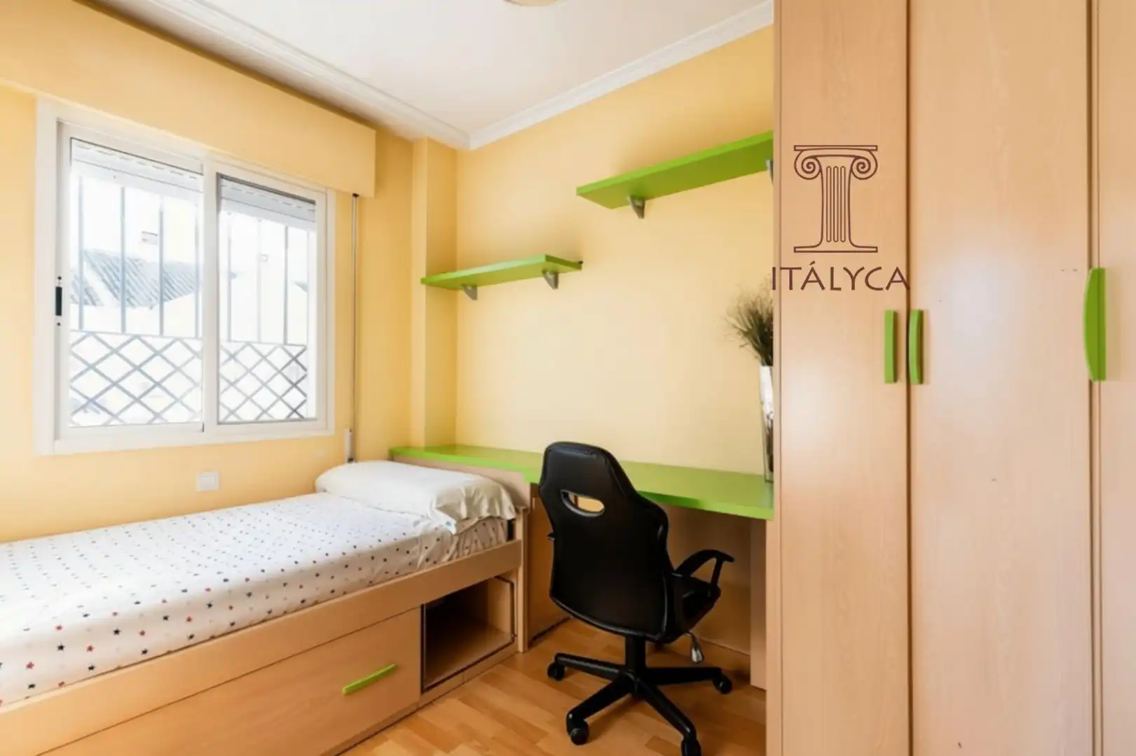 Habitación de Casa adosada en venta en Tomares con Aire acondicionado, Terraza y Trastero