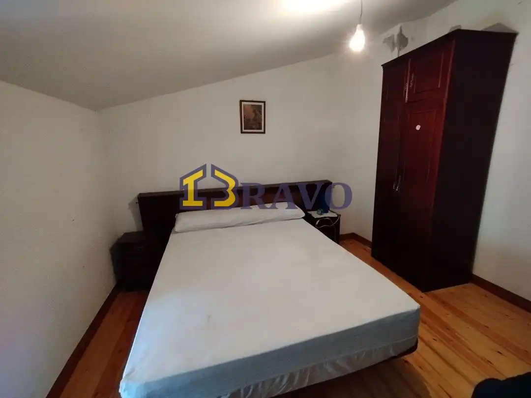 Habitación de Casa adosada en venta en Junta de Traslaloma con Calefacción, Jardín privado y Amueblado