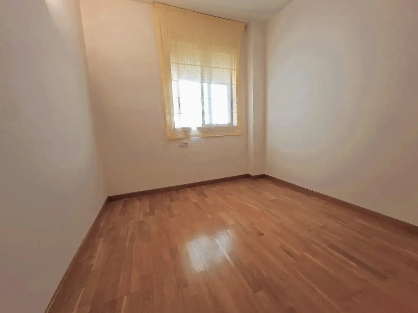 Wohnung zur Miete in Esteve Albert, Via Europa - Parc Central