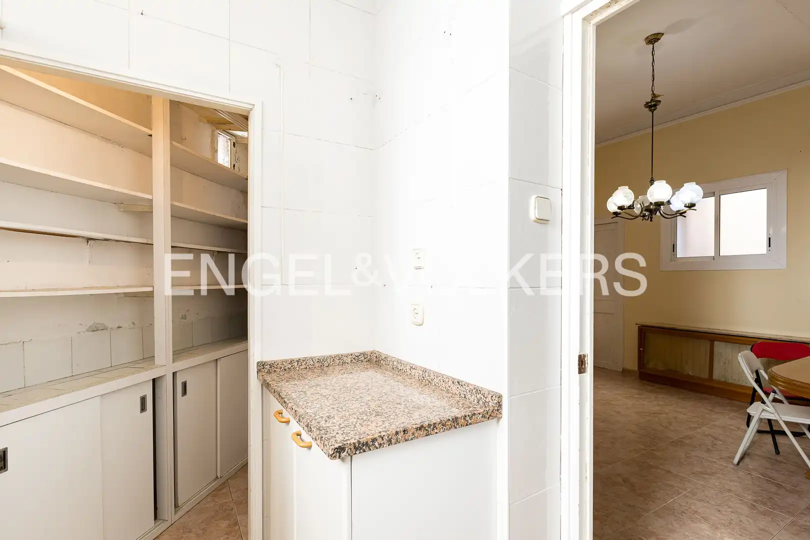 Küche von Einfamilien-Reihenhaus zum Verkauf in Tarragona mit Klimaanlage, Heizung und Balkon