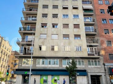 Pis amb balcó en venda a Paseo de Canalejas 74
