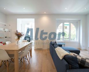 Living room of Flat to rent in  Madrid Capital  with Air Conditioner, Heating and Terrace