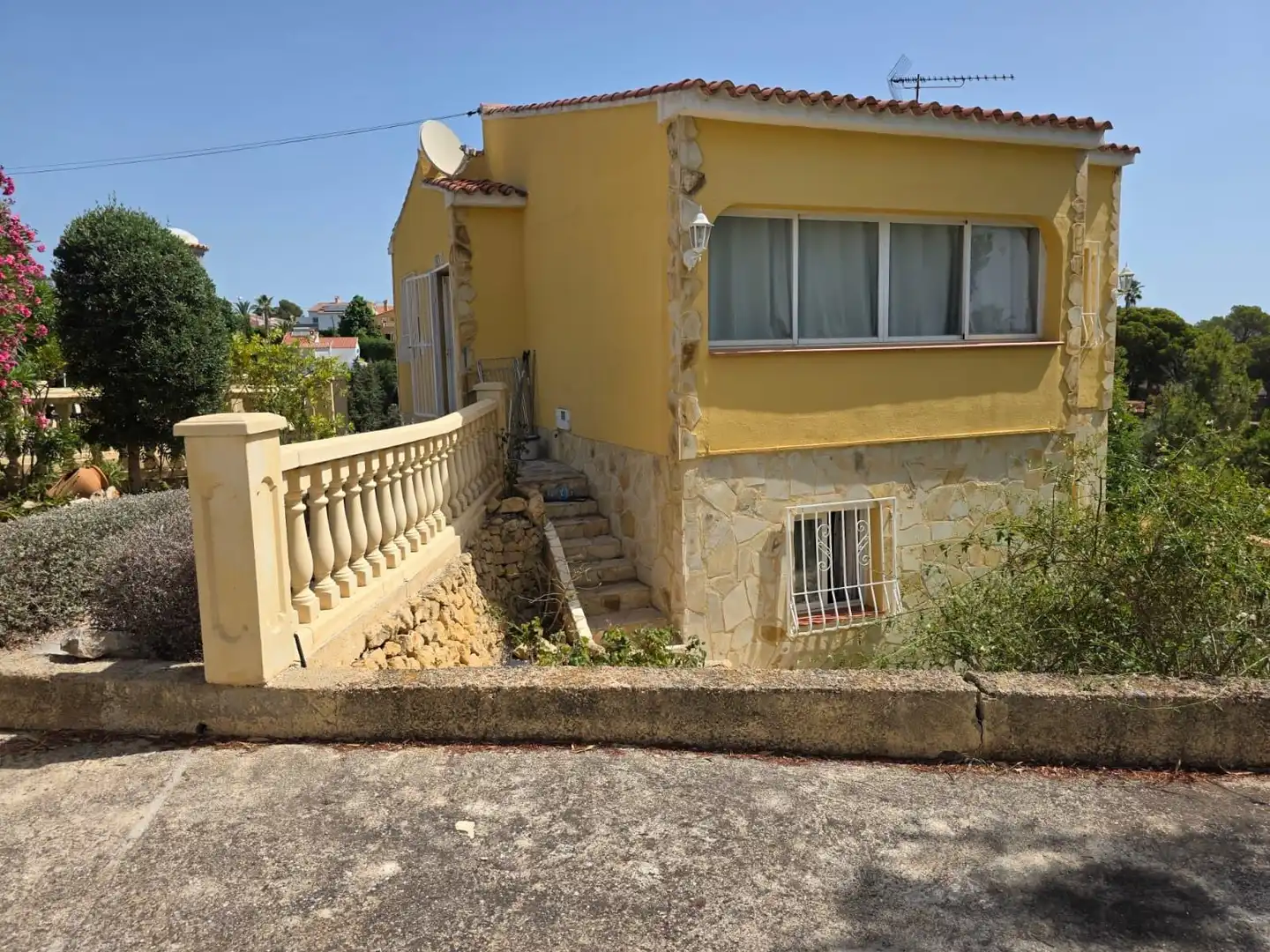 Vista exterior de Casa o xalet en venda en La Nucia amb Aire condicionat, Calefacció i Terrassa